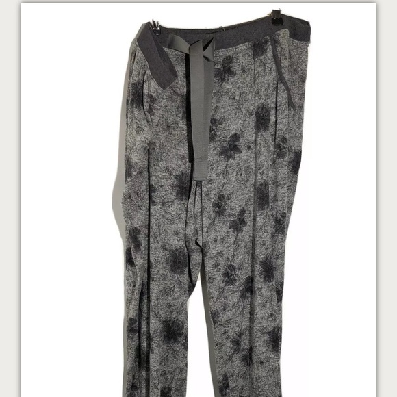 Cacique Other - 🐼Cacique Jogger Pajama Capris Pants Floral Print